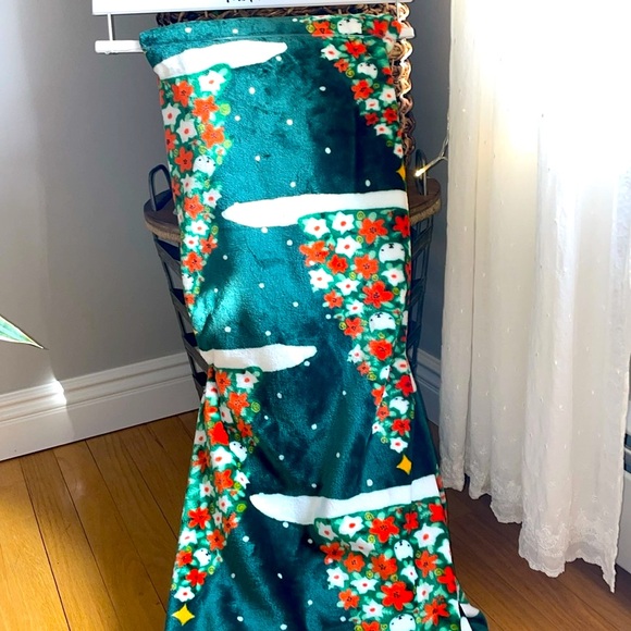 🐱Soft & Cozy Cute Cats 🐱 in Christmas Tree 🌲 Fleece Holiday Blanket! NWT! - Picture 11 of 16